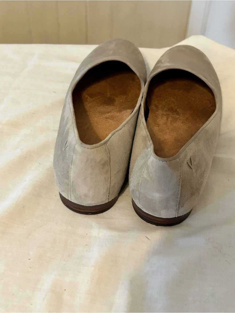 Vionic Willa 11 Light Gray Suede Slip-On Loafers/Size 9/ Like New!